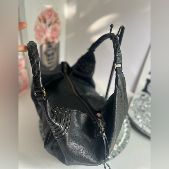 AVAROSE Unique Elegant Black Leather shoulder bag - Picture 8 of 12